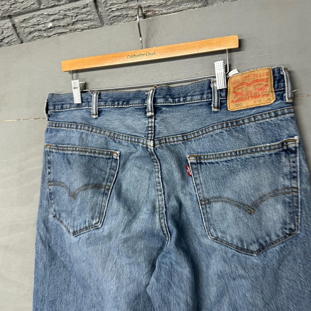 Levis 550 Relaxed Fit Tapered Leg Jeans‎ Mens 38x30 Light Wash Distressed Blue